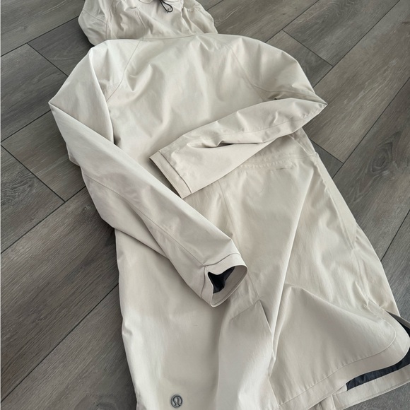 Lululemon Definitely Raining Jacket - Picture 4 of 6